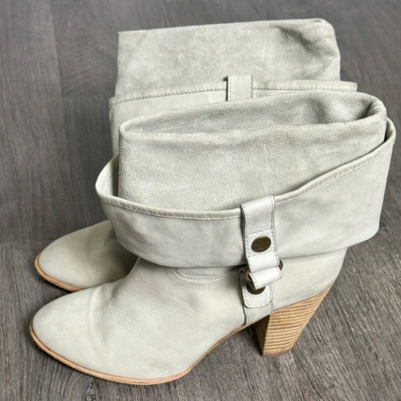 3/$30 Marc by Marc Jacobs Gray Eggshell Convertible Boots - Picture 1 of 14